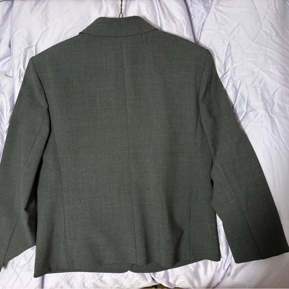 Like New Theory Good Wool Boxy Cropped Blazer in Charcoal, size 2 - Picture 11 of 11